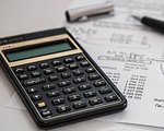住宅ローンの利息と毎月の支払額の早見表。返済期間と固定金利別に計算したみた。