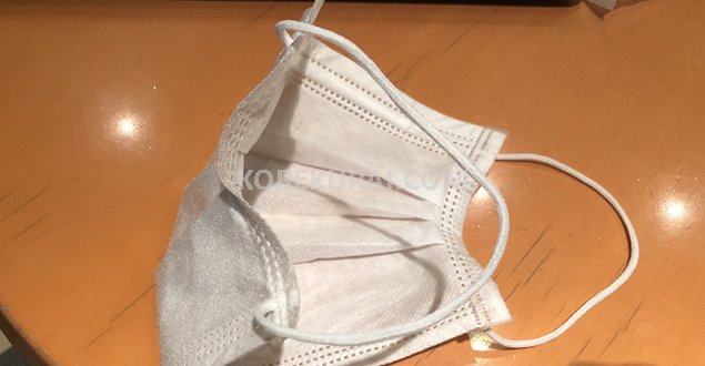 耳が痛くならないマスクのつけ方 手順1