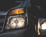 初めてアメリカで運転した車は昼間でもライトが自動点灯。消えない時は？