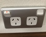 オーストラリアの電源プラグ忘れた。羽田と成田空港でコンセントの変換プラグが買える場所。現地ホテルでも借りる方法。