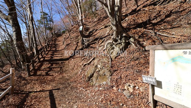 旧御坂峠登山道入り口