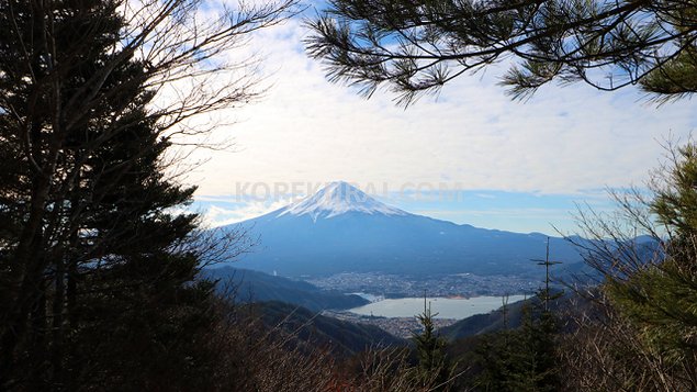御坂山付近から富士山