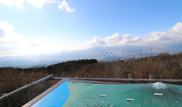 芦ノ湖スカイライン 三国峠 富士山 曇り