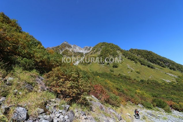 涸沢ヒュッテ前 登山道