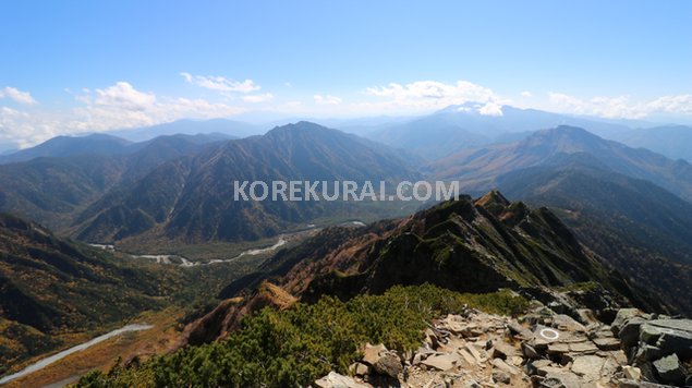 西穂高岳から焼岳と上高地